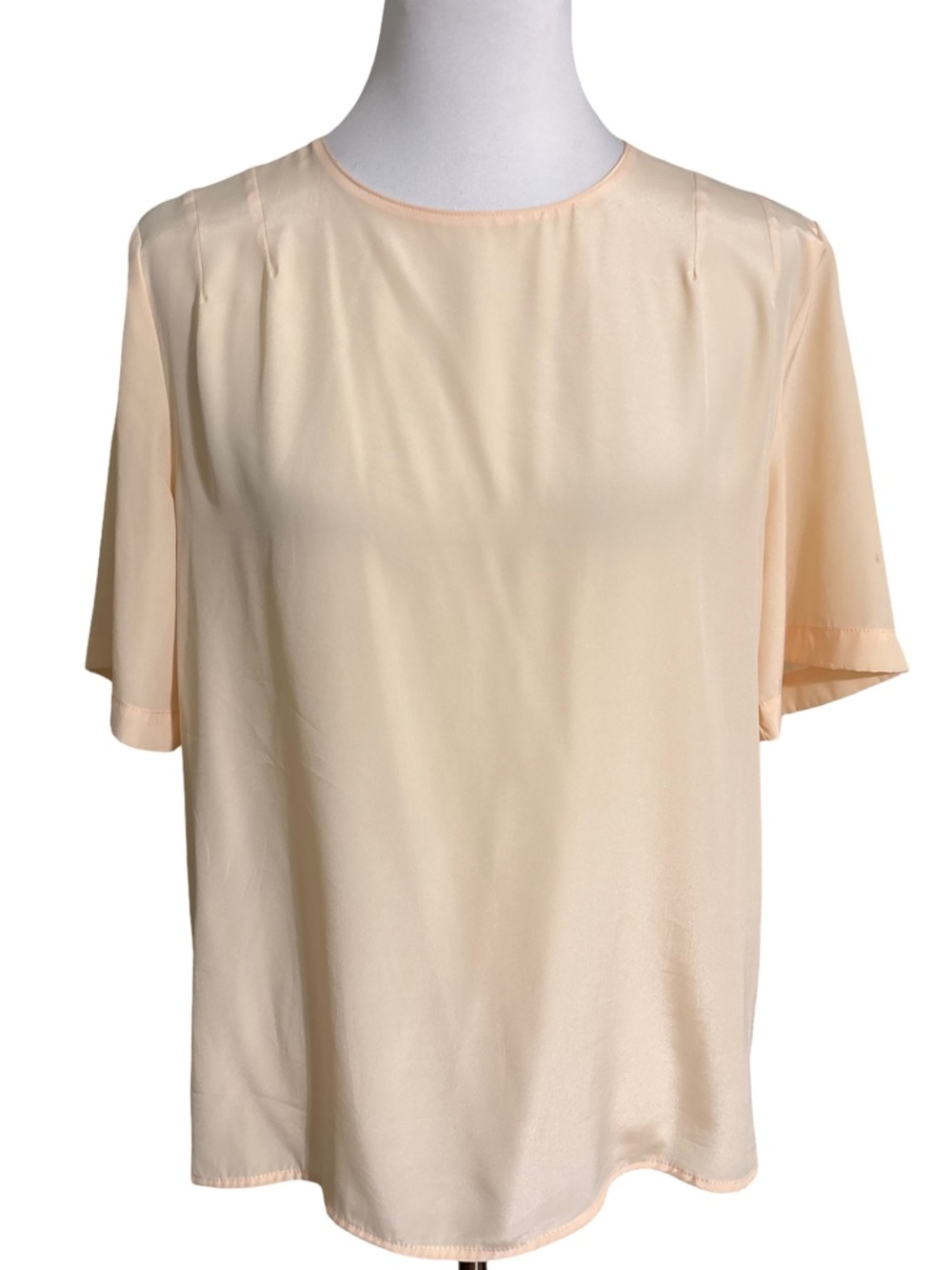 Christie & Jill Vintage Relaxed Short Sleeve Blouse in Light Peach